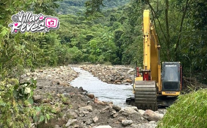 Canalizan caño en Las Mercedes para proteger acueducto y restablecer servicio de agua