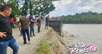 Creciente del río Duda deja puente fuera de servicio